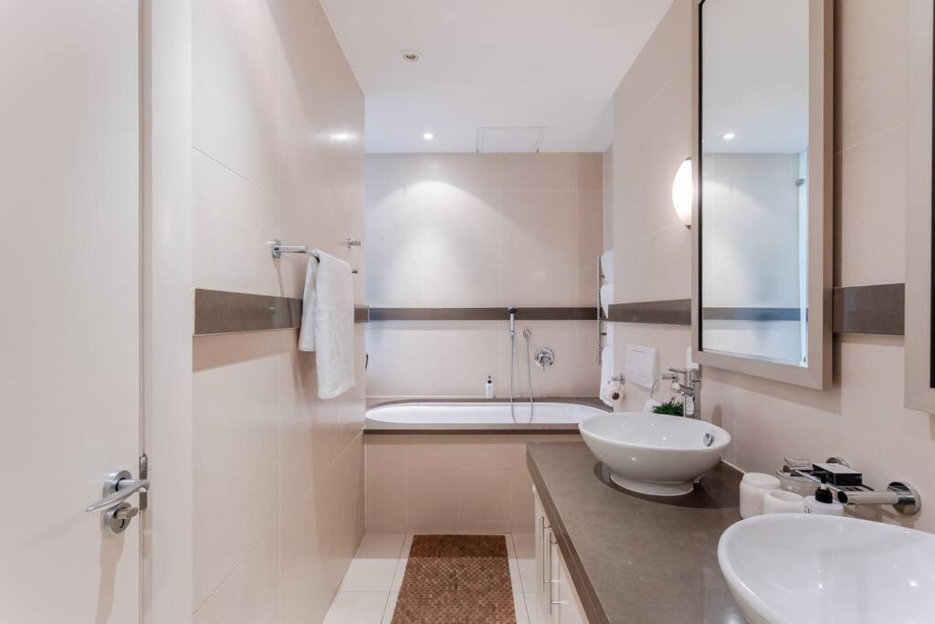 Outstanding V&A Marina Waterfront Apartment Cape Town Bagian luar foto