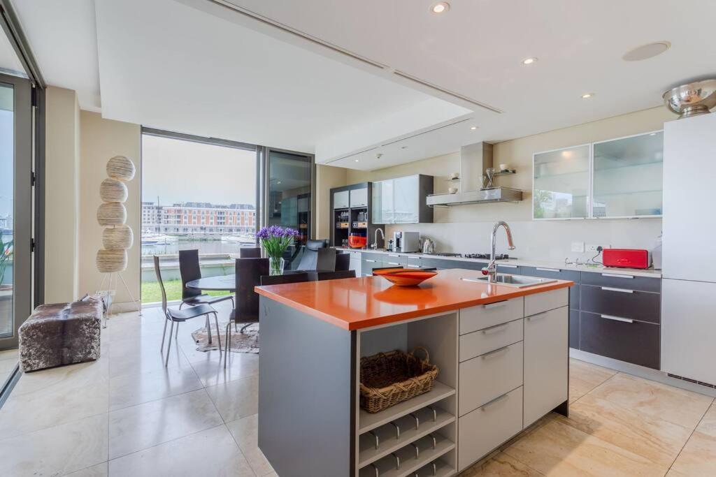 Outstanding V&A Marina Waterfront Apartment Cape Town Bagian luar foto